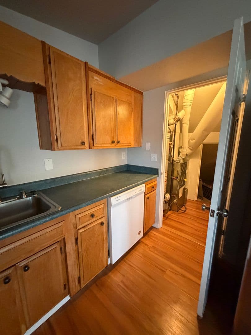 Puyallup House: 1018 W Main
