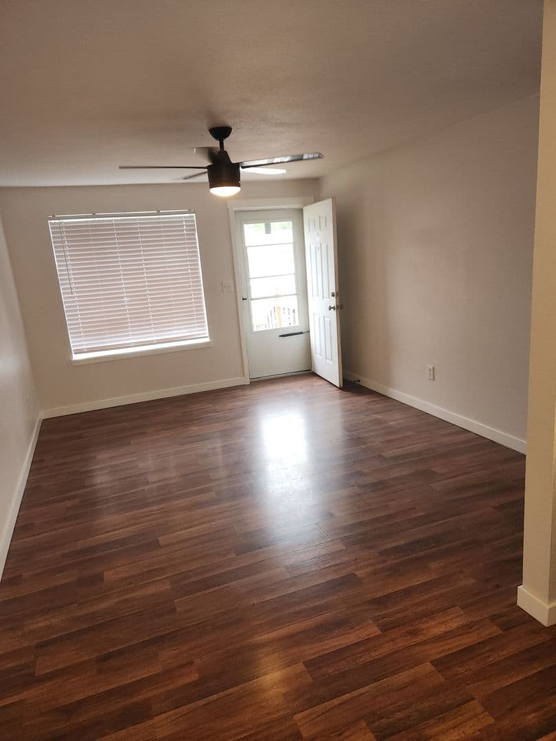 Lakewood Apartment: 8913 Forest Road SW