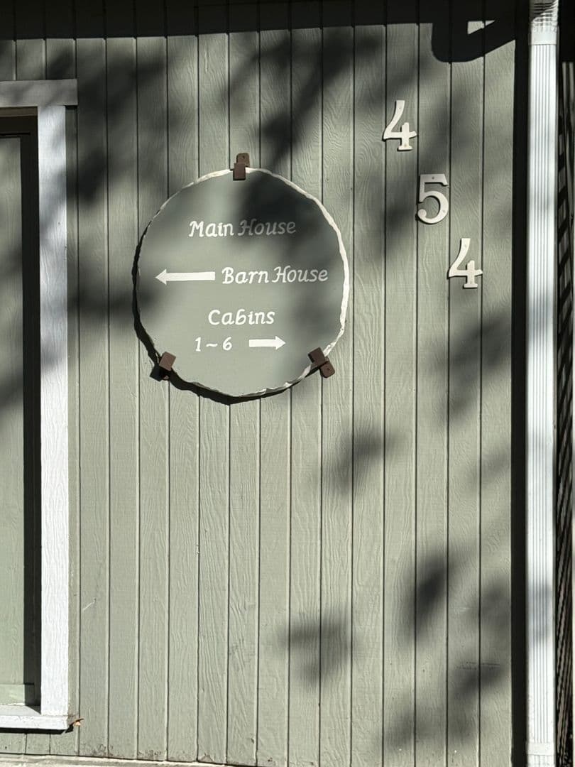 Rogue River Apartment: 454 Rogue River Hwy