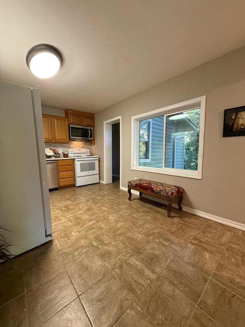 Rogue River Apartment: 454 Rogue River Hwy