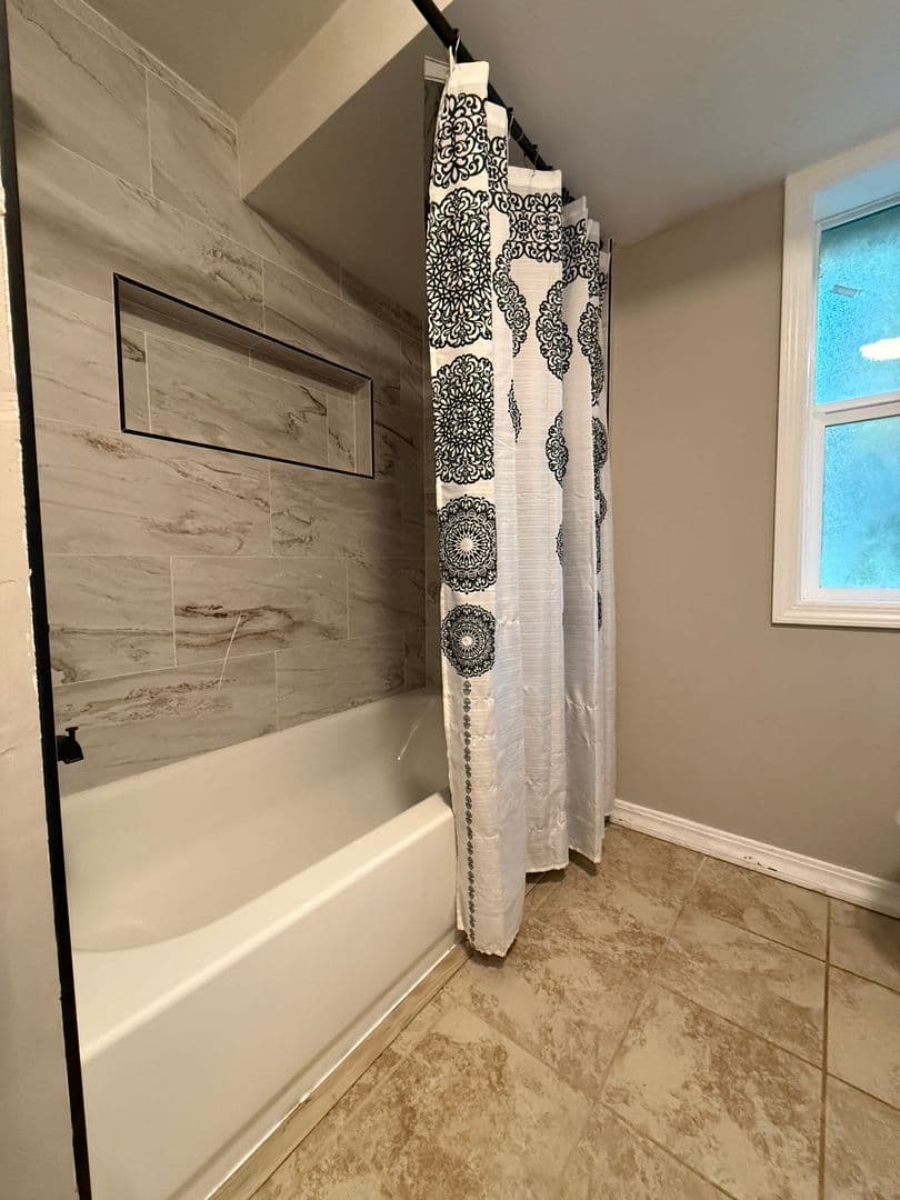 Rogue River Apartment: 454 Rogue River Hwy