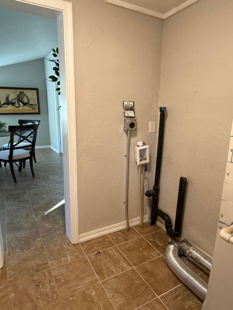 Rogue River Apartment: 454 Rogue River Hwy