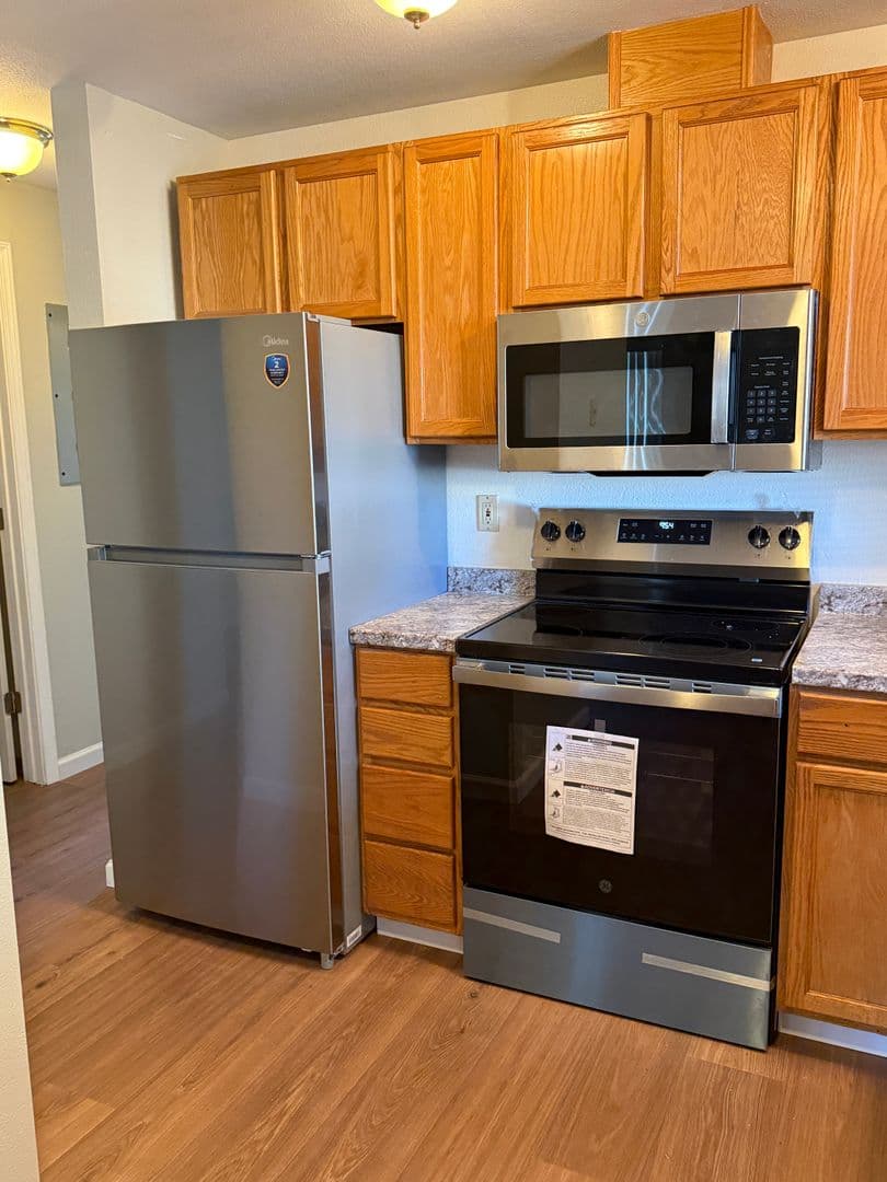 Medford Apartment: 1140 - 1150 W. Eighth St