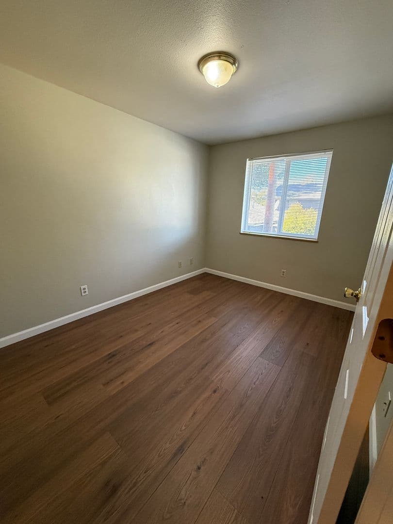Medford Apartment: 1140 - 1150 W. Eighth St