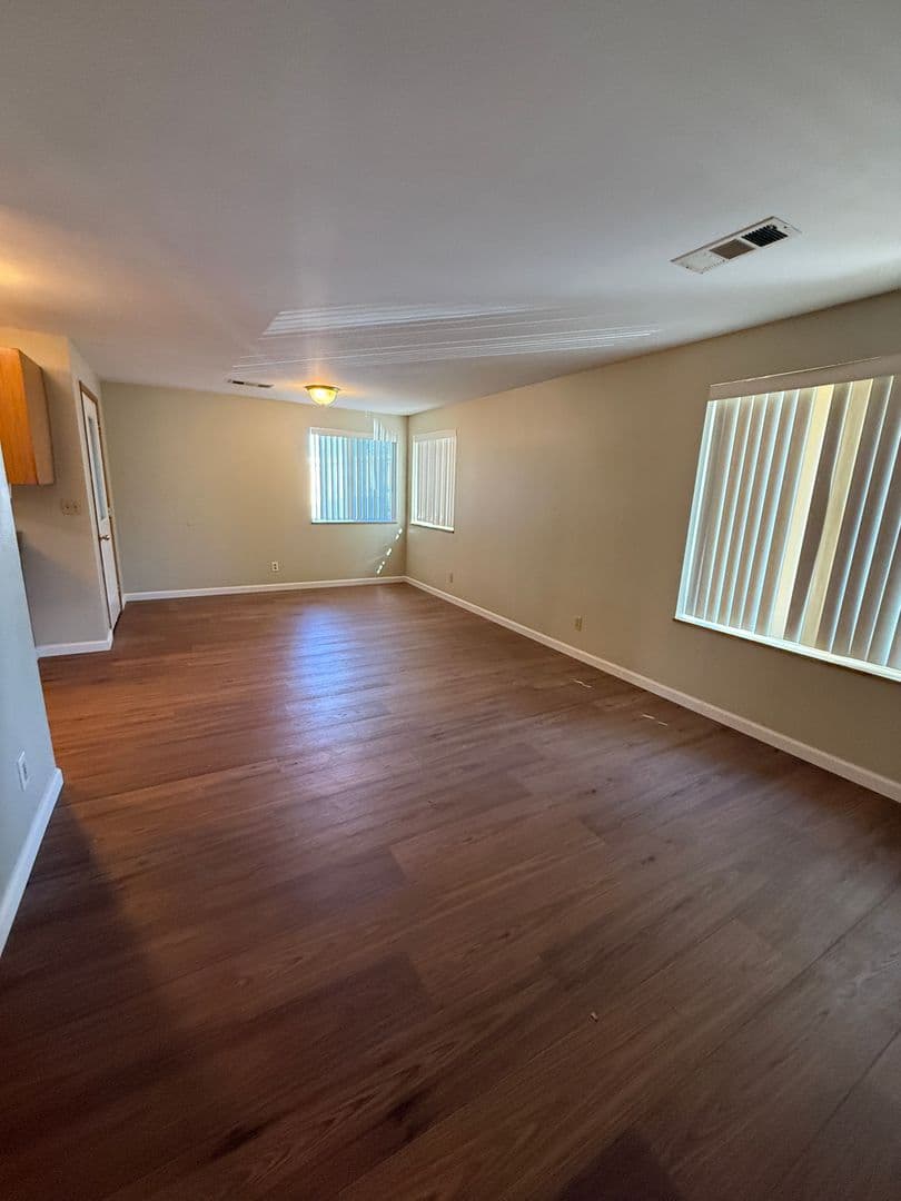 Medford Apartment: 1140 - 1150 W. Eighth St