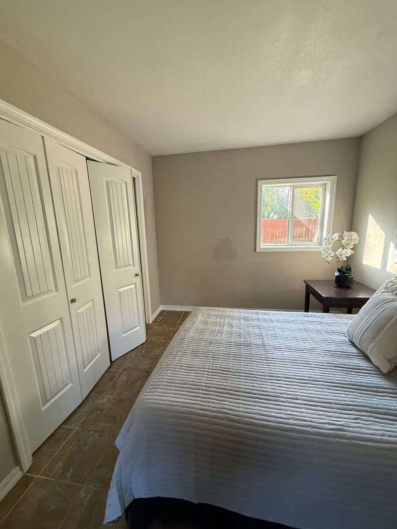 Rogue River Apartment: 454 Rogue River Hwy