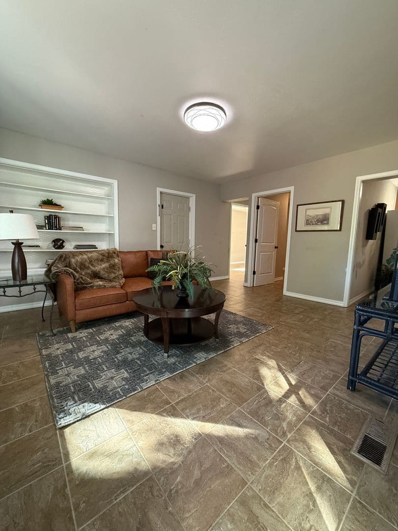 Rogue River Apartment: 454 Rogue River Hwy