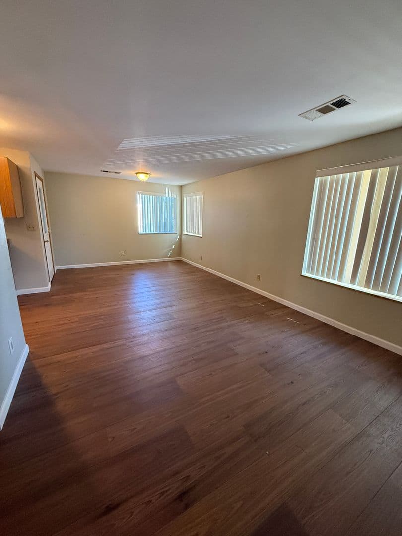 Medford Apartment: 1140 - 1150 W. Eighth St