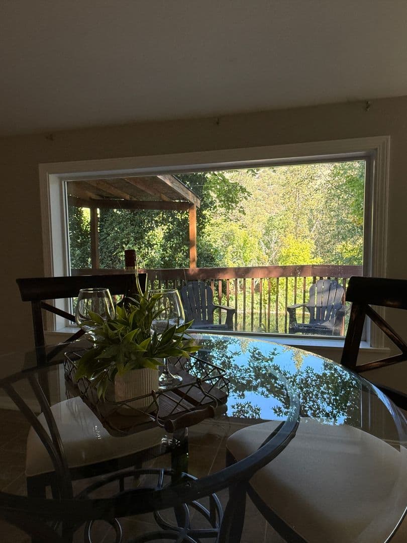 Rogue River Apartment: 454 Rogue River Hwy