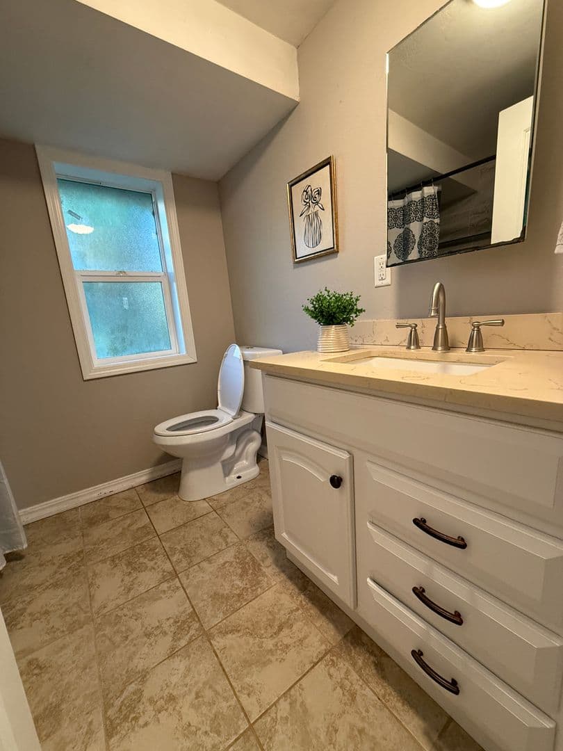 Rogue River Apartment: 454 Rogue River Hwy