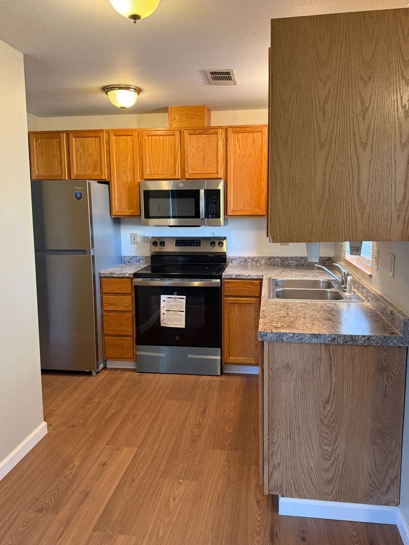 Medford Apartment: 1140 - 1150 W. Eighth St