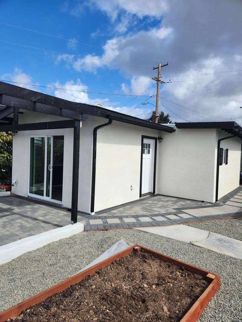 San Diego House: 5092 Debby Dr