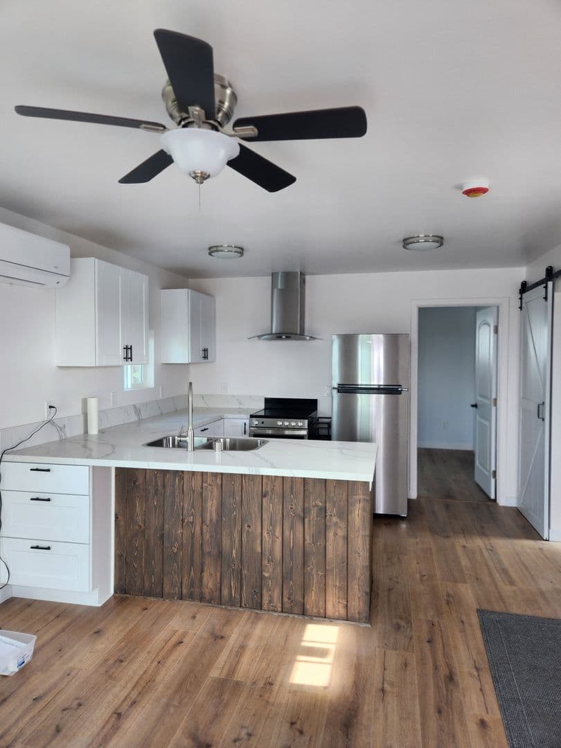 San Diego House: 5092 Debby Dr