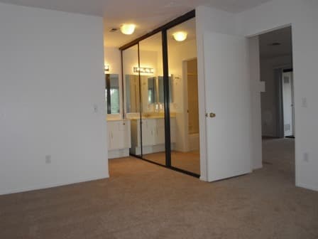 San Diego House: 10668 Dabney Drive #124