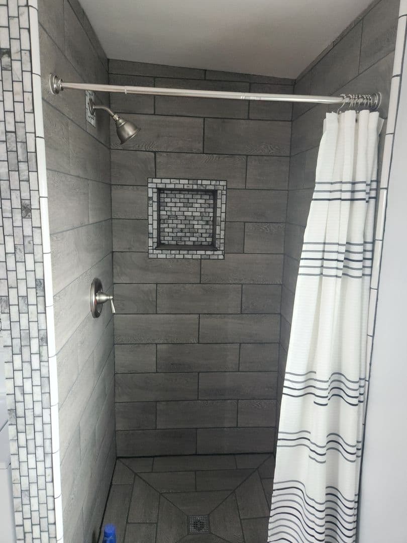 San Diego House: 5092 Debby Dr