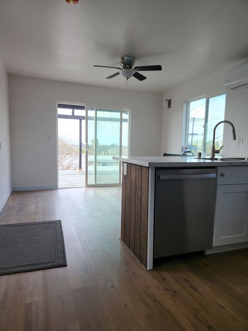 San Diego House: 5092 Debby Dr