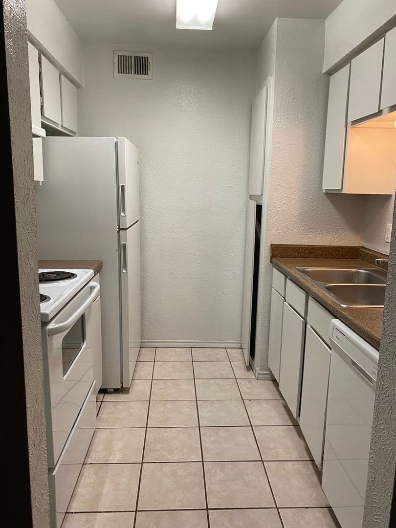 Denton Apartment: Grandview Garden Apartments
