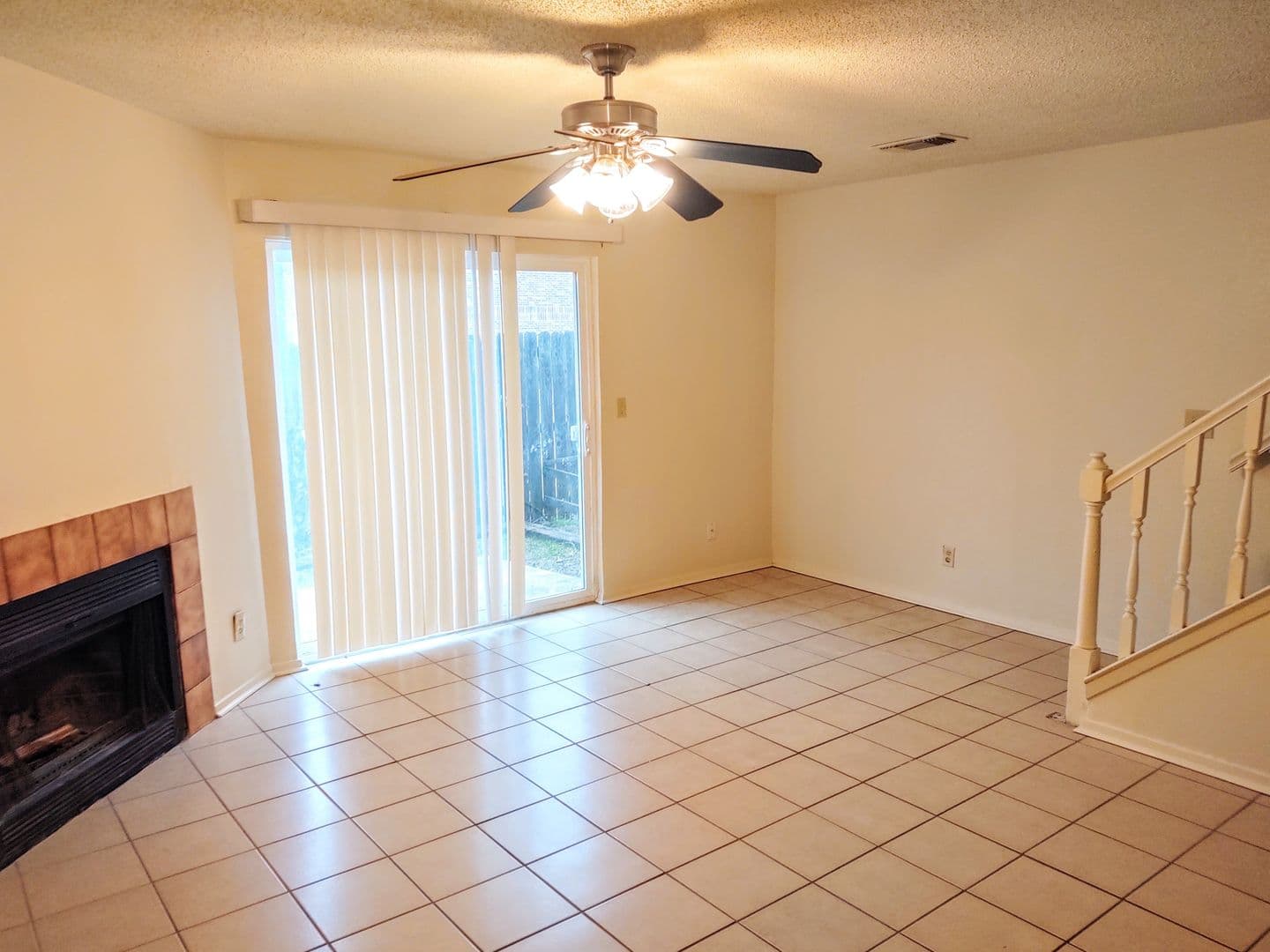 Denton Apartment: 606 W Collins St