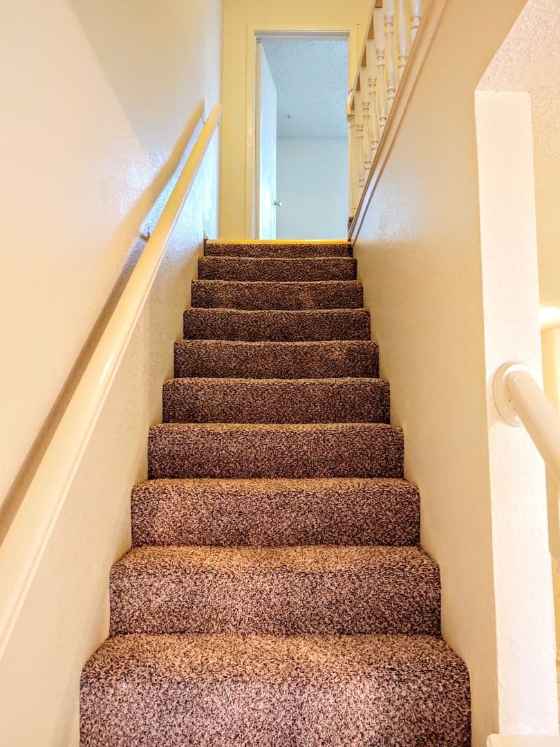 Denton Apartment: 606 W Collins St