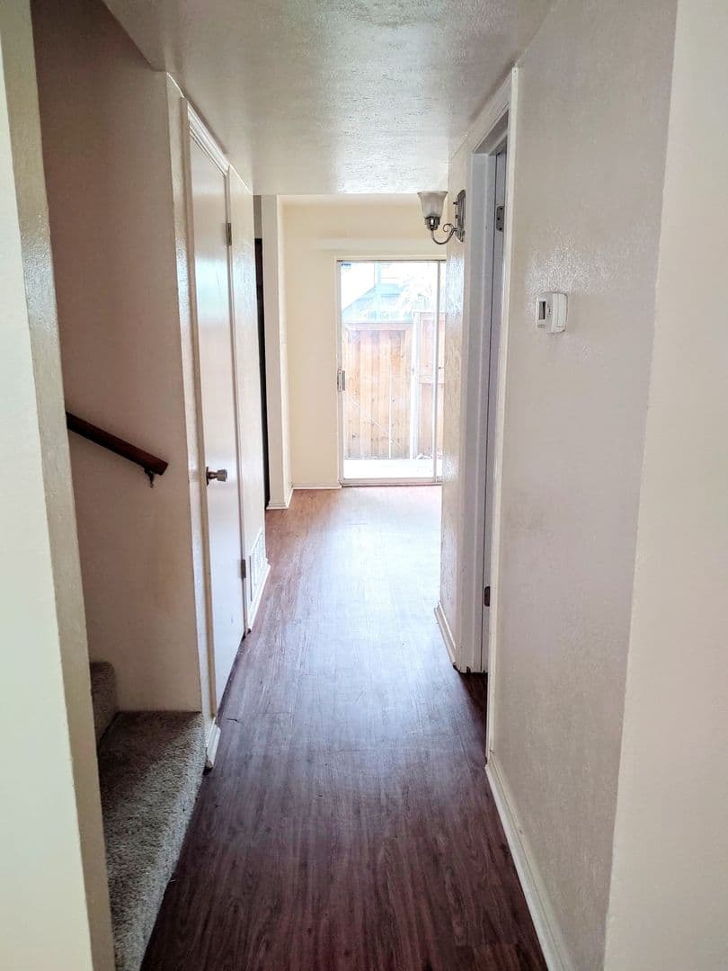 Denton Apartment: 2208 W Hickory St
