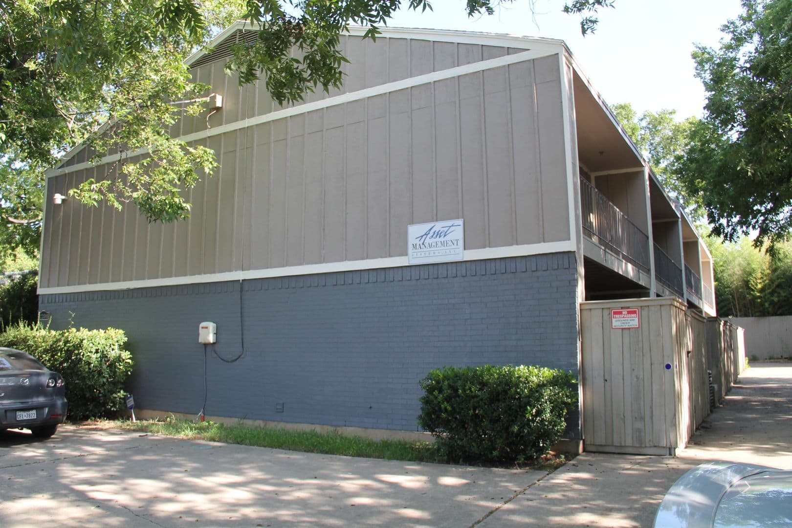 Denton Apartment: 2208 W Hickory St