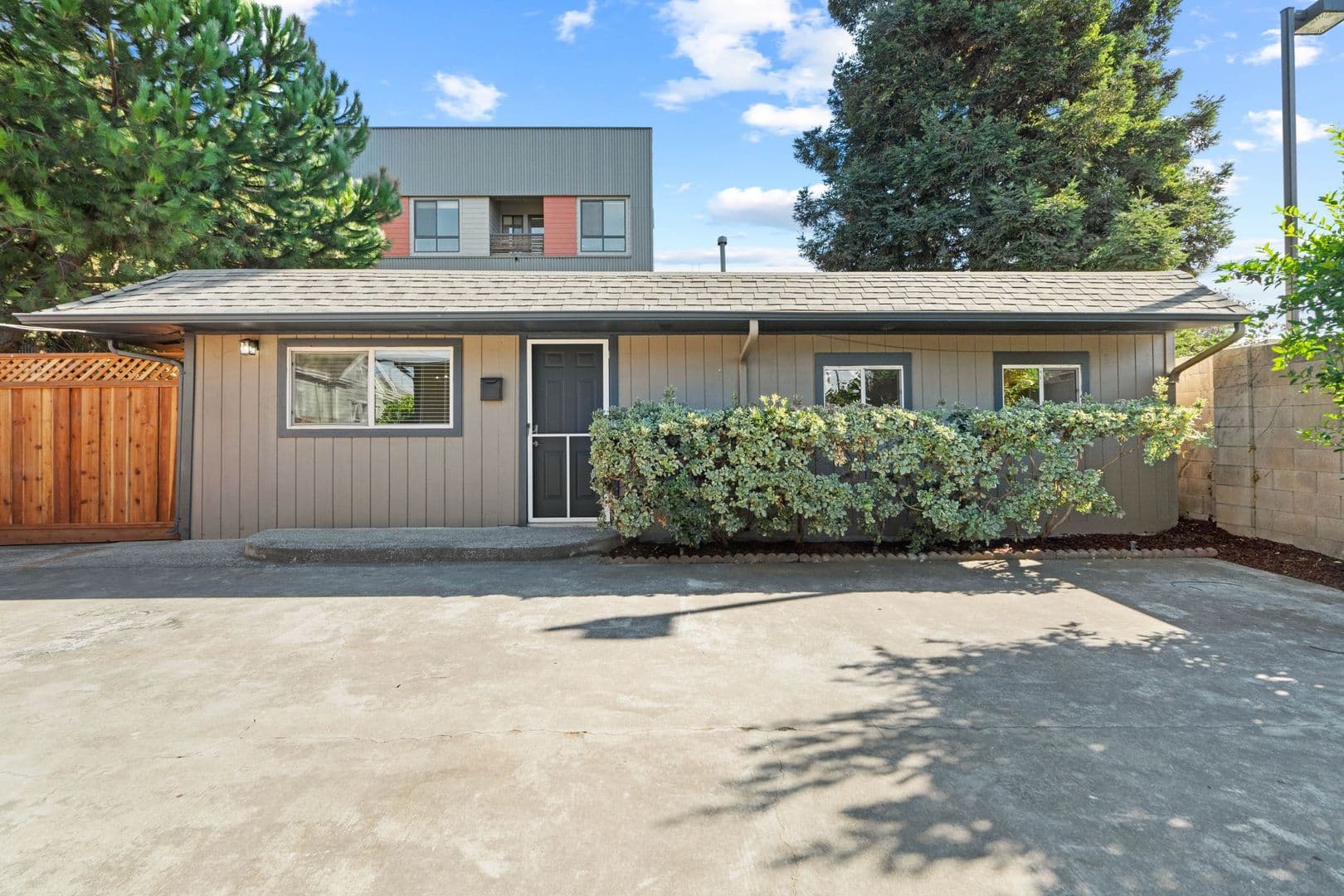 Santa Clara House: 640 Harrison St
