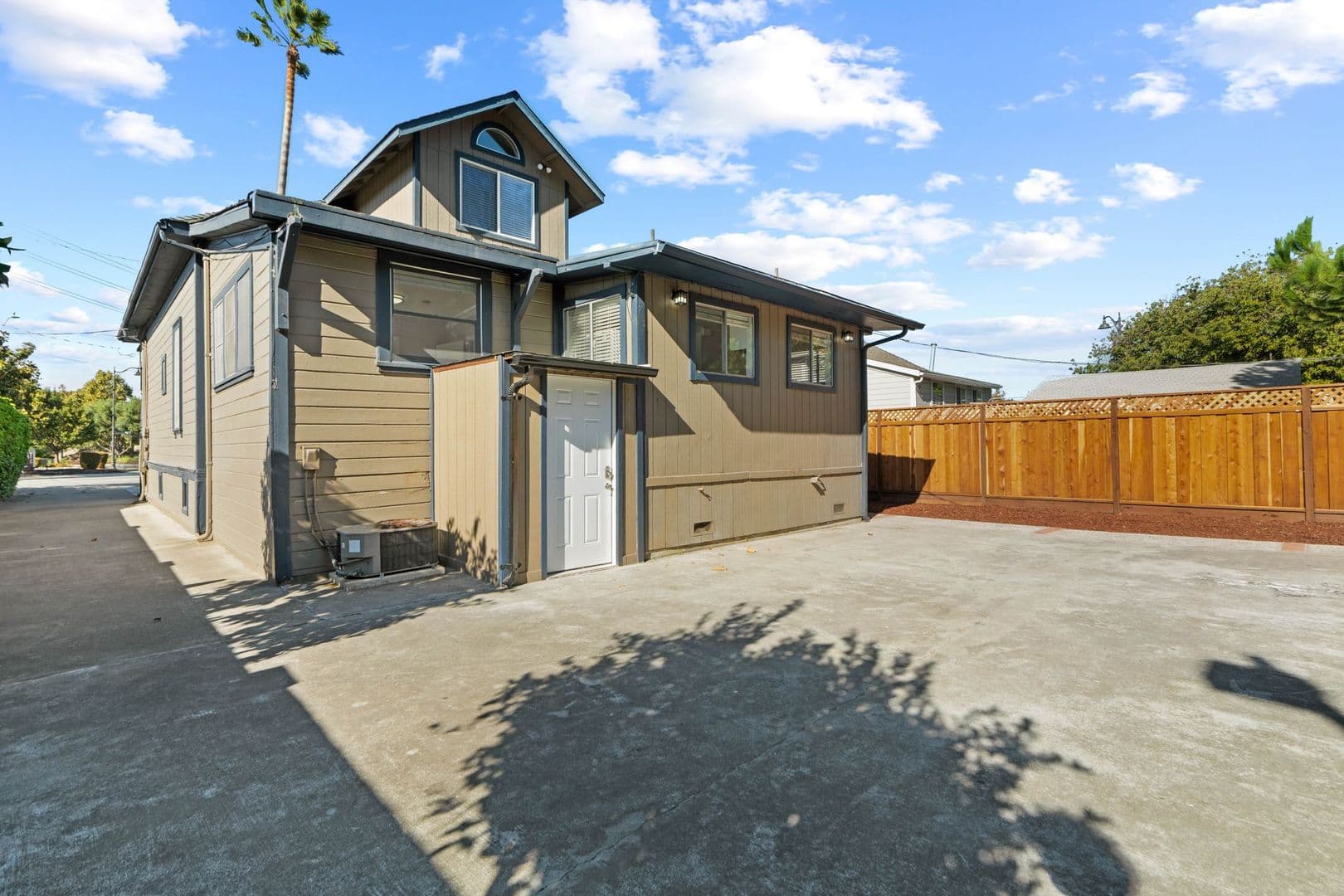 Santa Clara House: 640 Harrison St