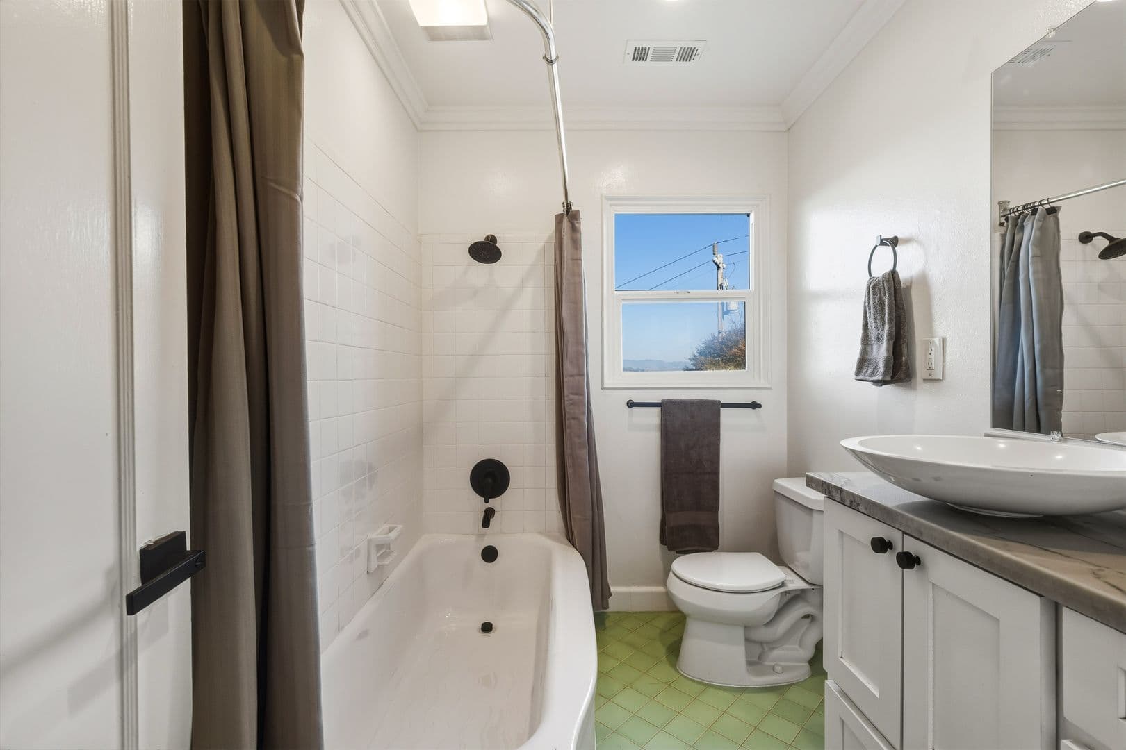 Watsonville Apartment: 17 Sunset Drive