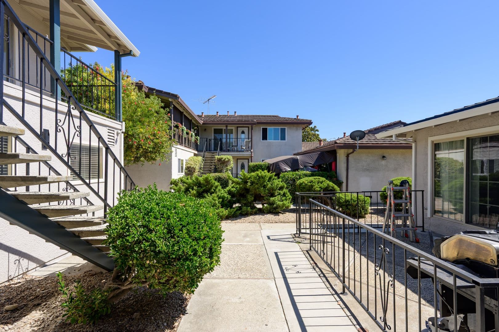 Santa Clara Apartment: 261 Washington St