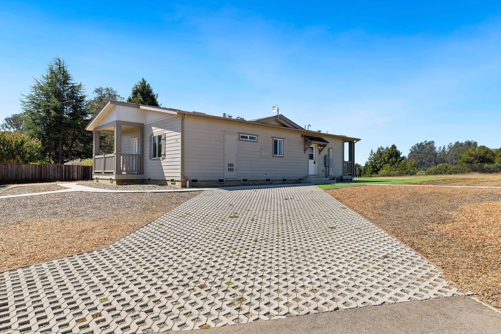 Watsonville House: 517 Calabasas Rd