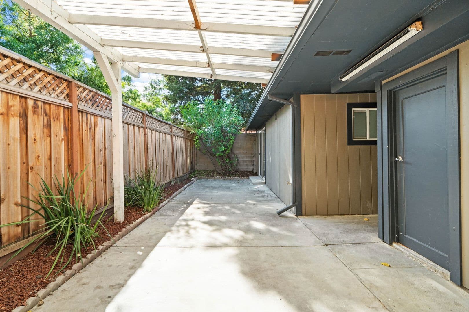 Santa Clara House: 640 Harrison St