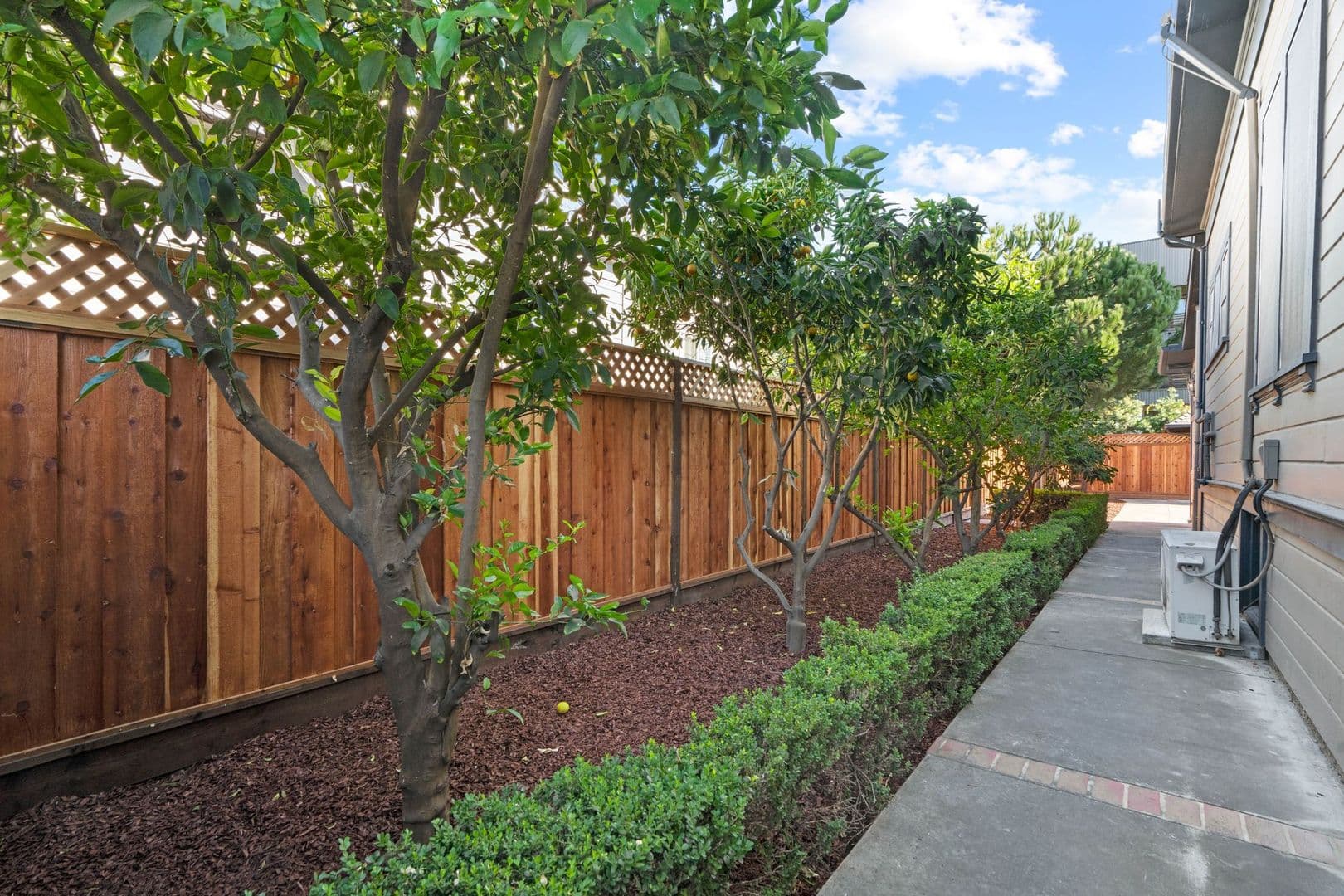 Santa Clara House: 640 Harrison St