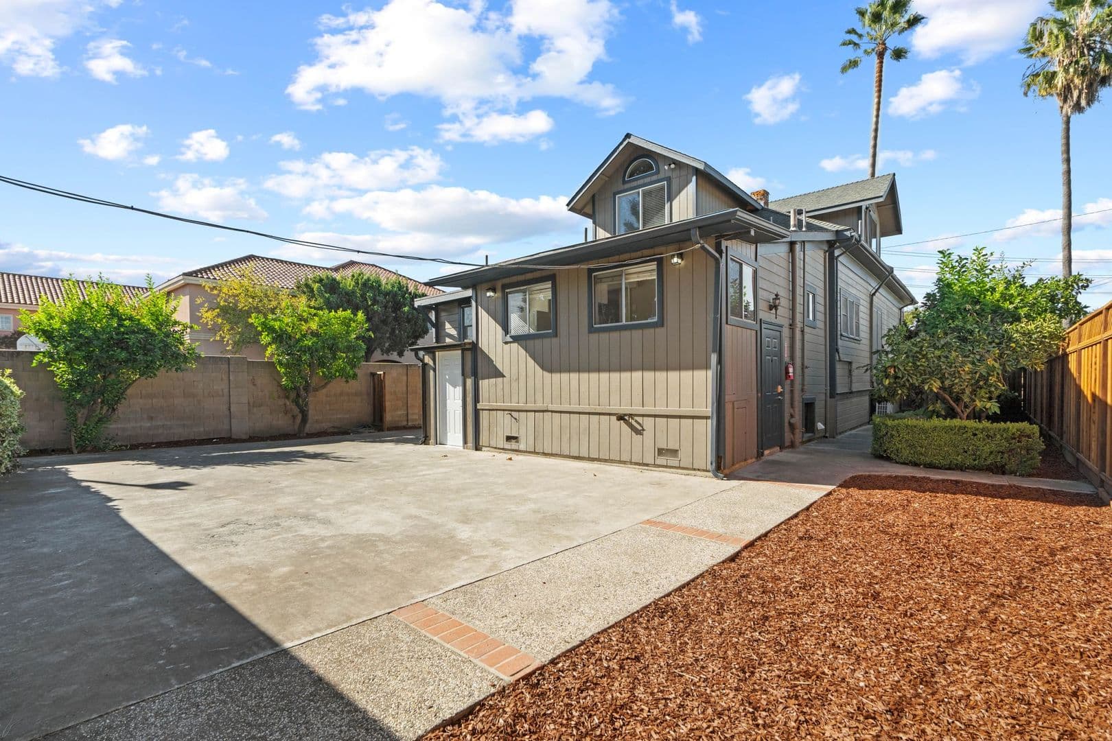 Santa Clara House: 640 Harrison St