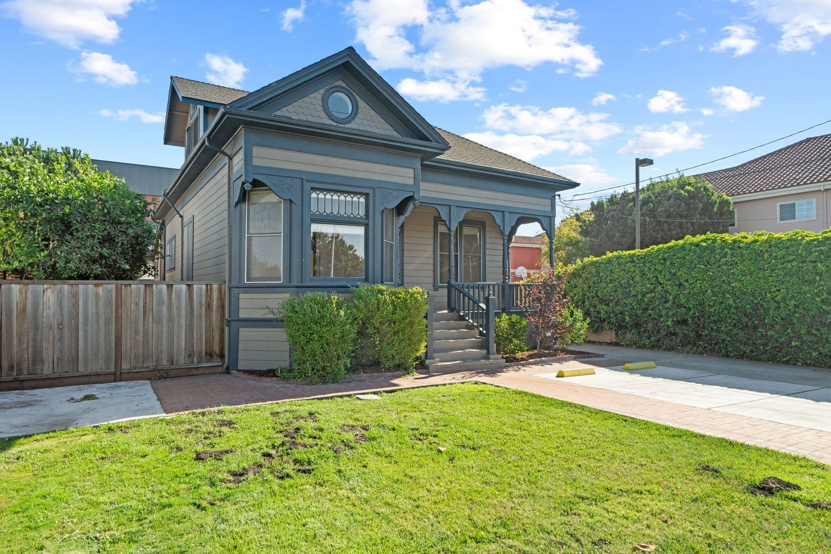 Santa Clara House: 640 Harrison St