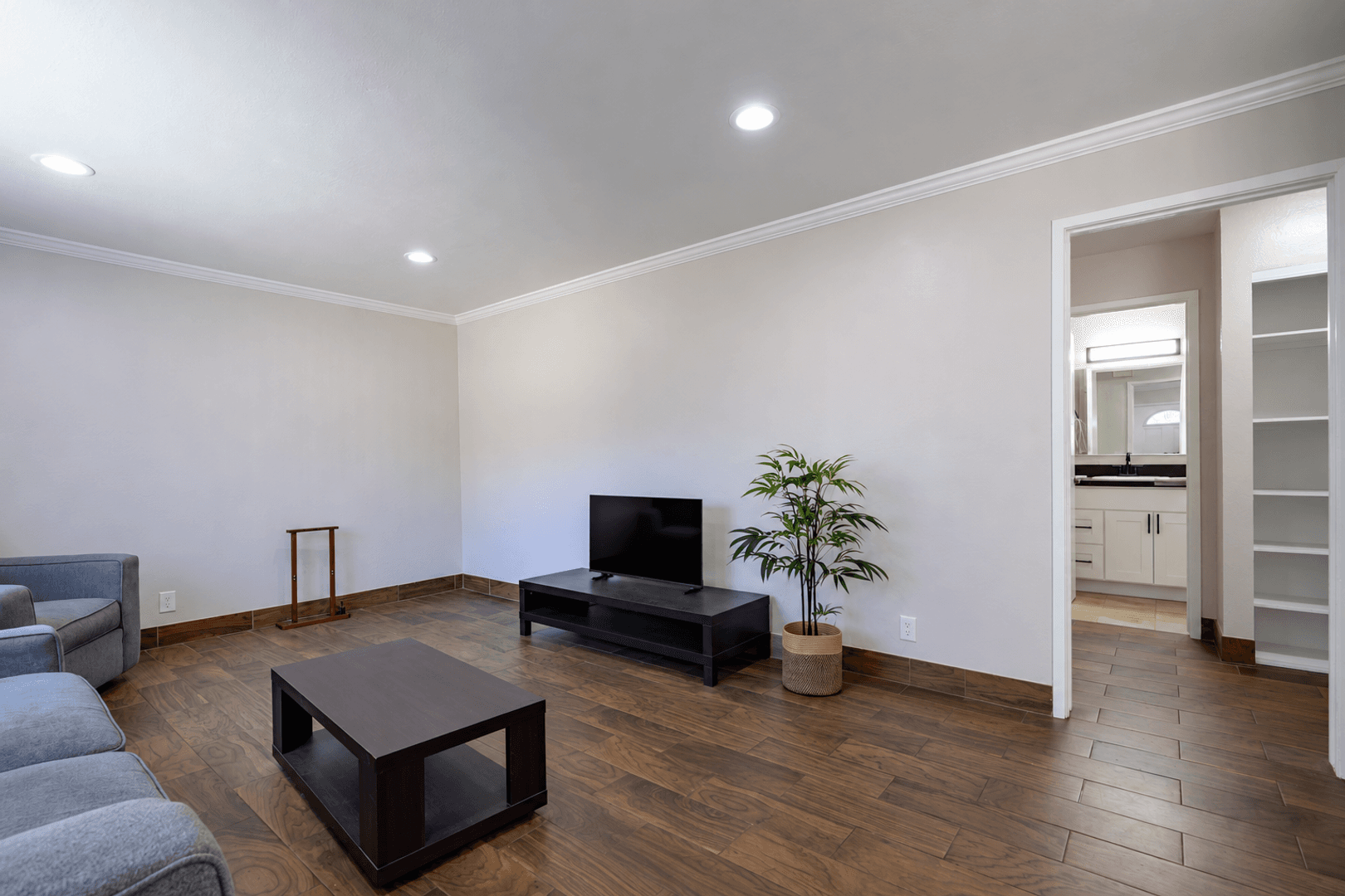 Santa Clara Apartment: 261 Washington St