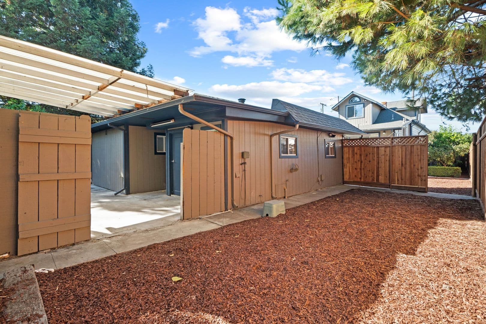 Santa Clara House: 640 Harrison St