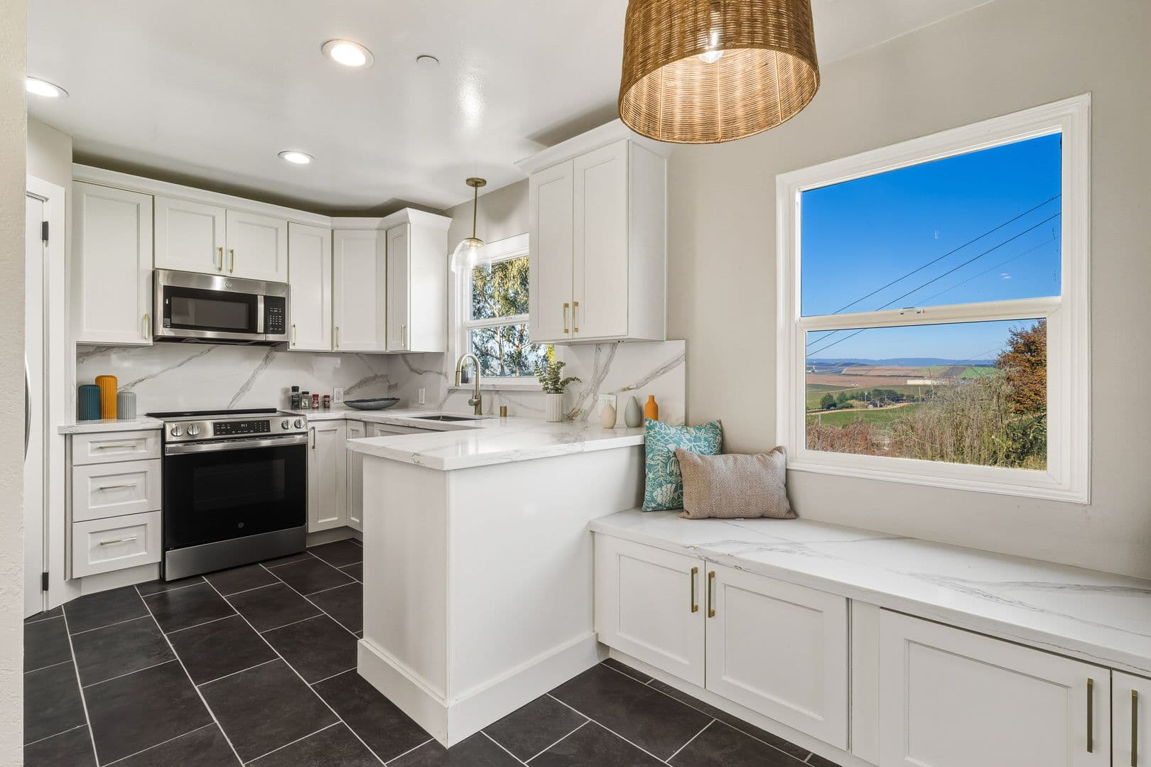 Watsonville Apartment: 17 Sunset Drive