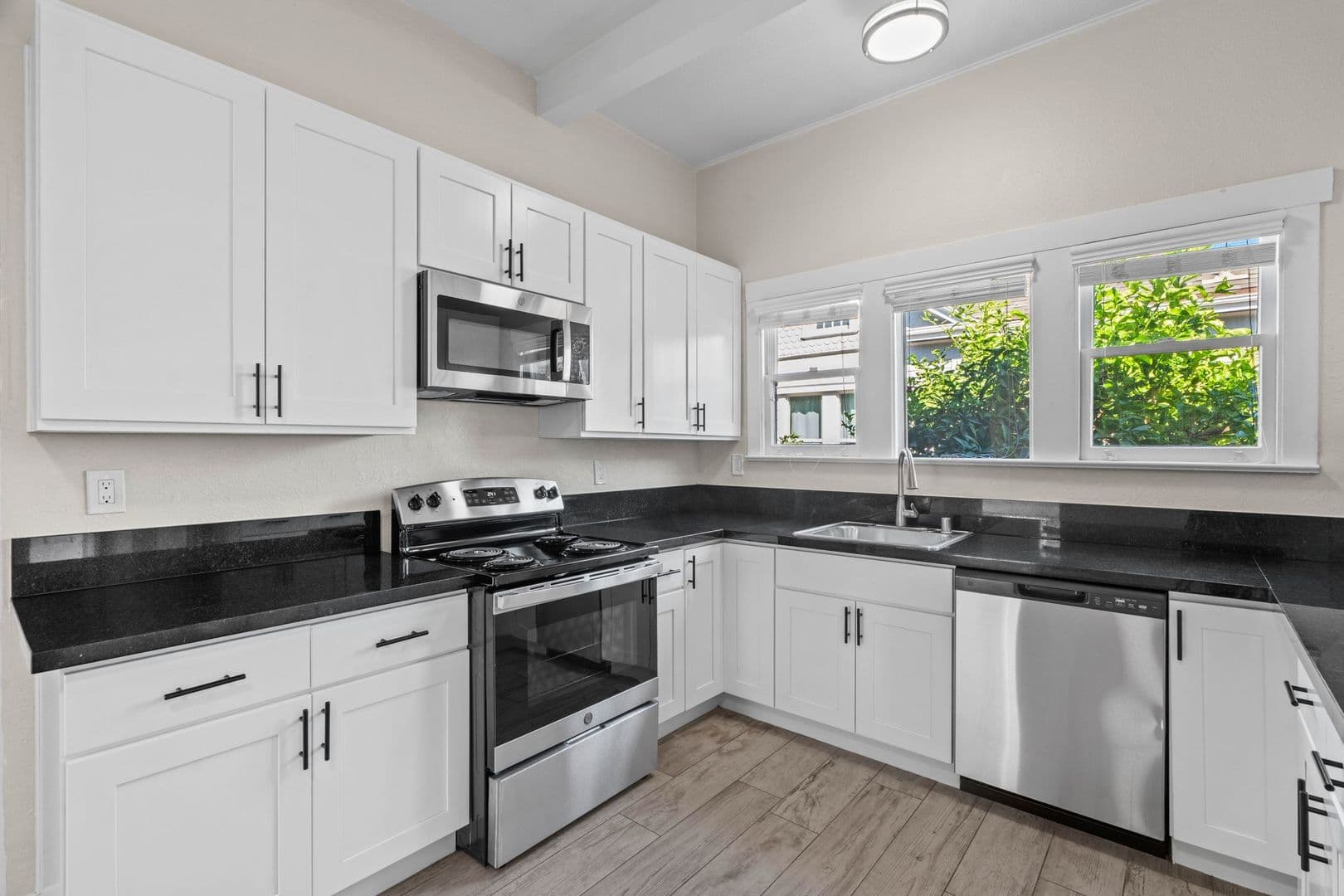 Santa Clara House: 640 Harrison St