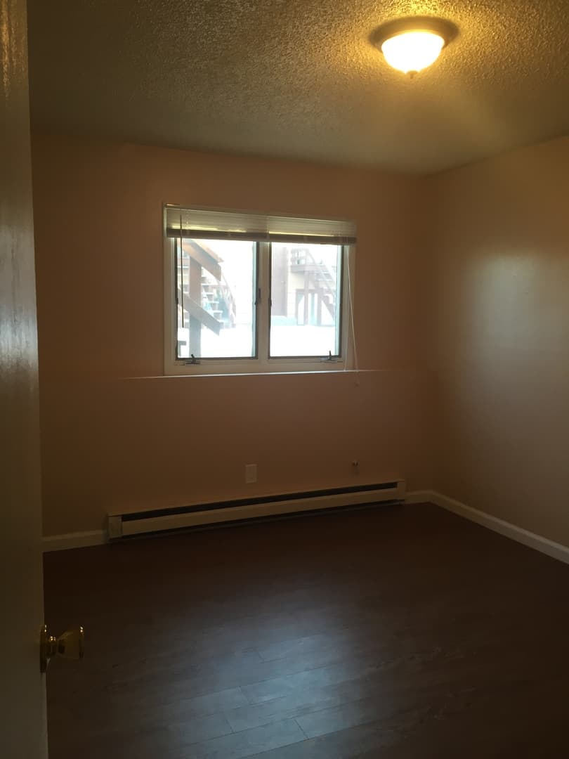 Laurel Apartment: 302 Cedar Avenue