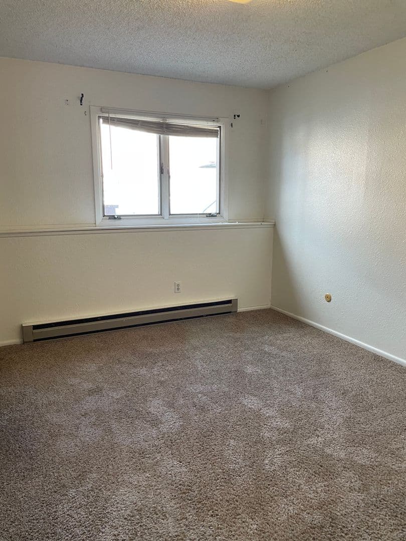 Laurel Apartment: 308 Cedar Avenue