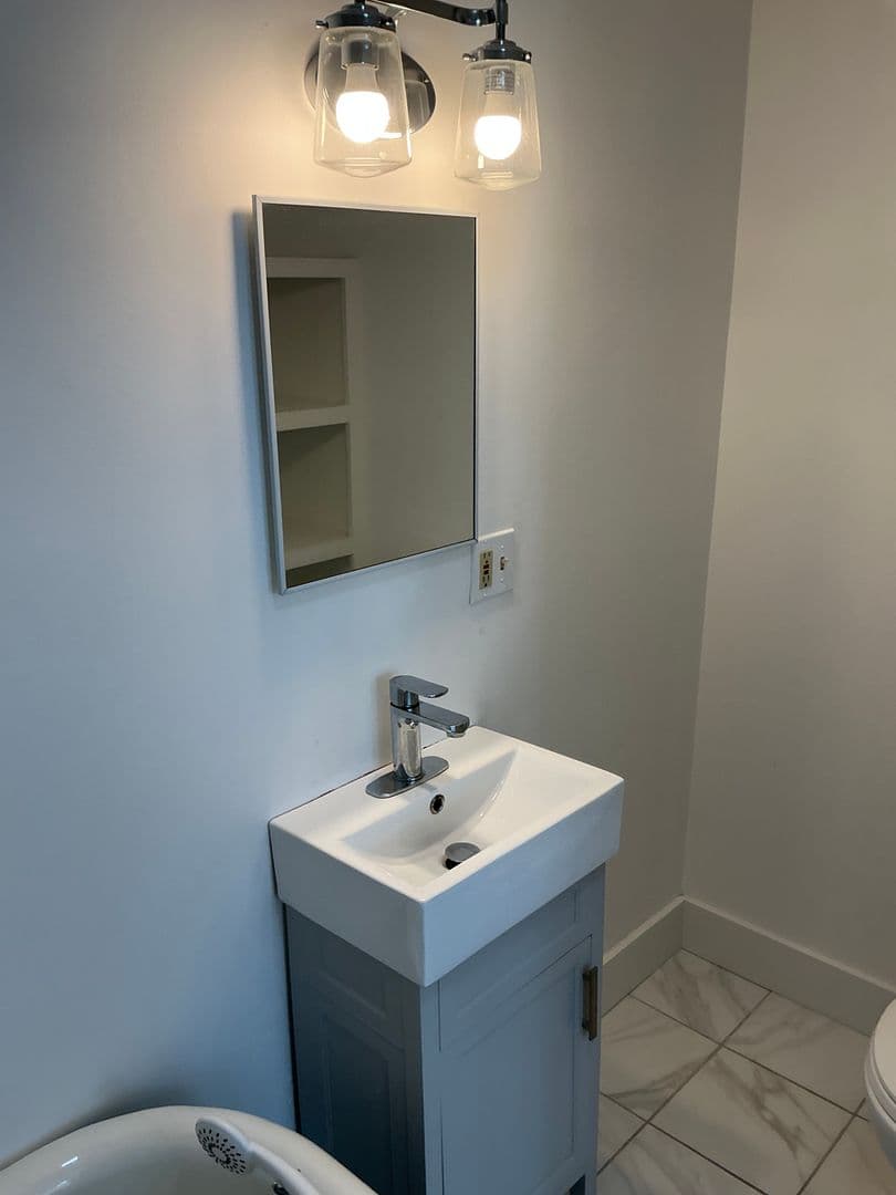 Winthrop Apartment: 20 Central St