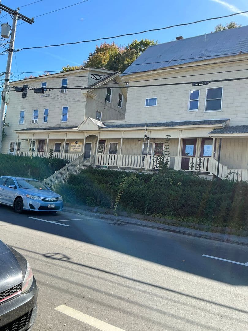 Gardiner Apartment: 20 Mechanic St