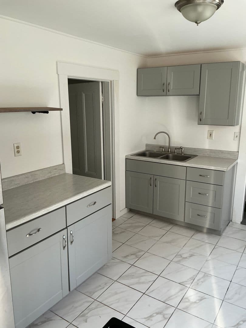 Winthrop Apartment: 20 Central St