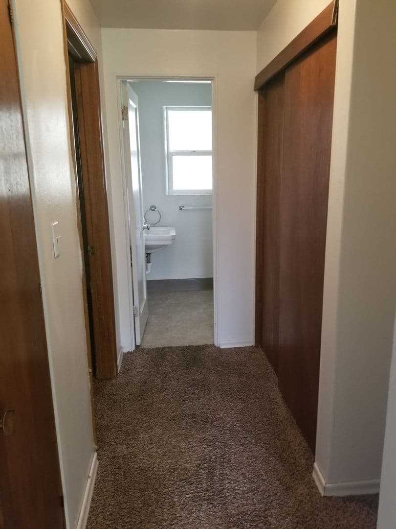 Yakima Apartment: 309 N. 41st Ave