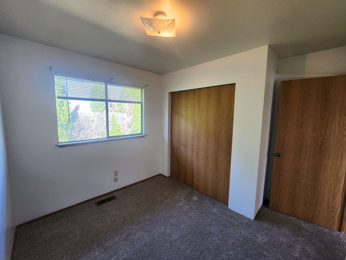Yakima Apartment: 2201 W. Logan Ave