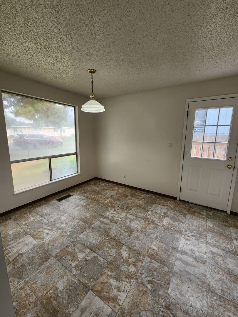 Yakima Apartment: 6104 W. Walnut