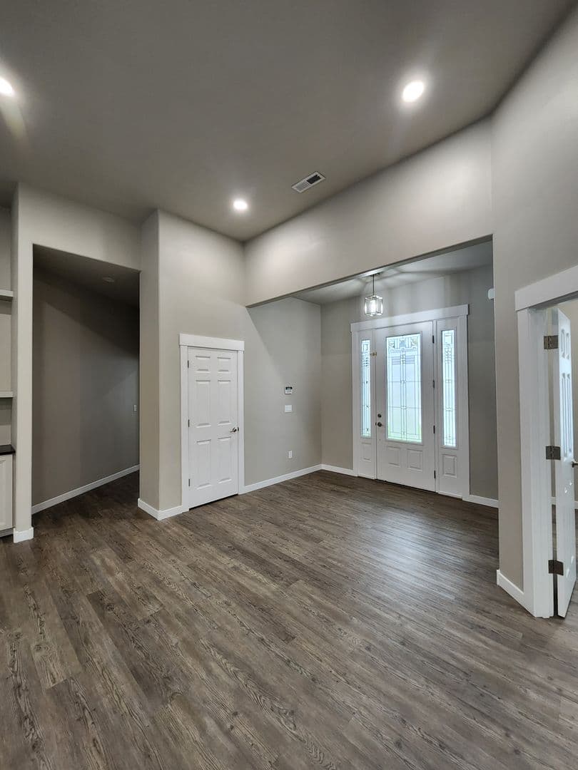 Yakima House: 2202 S. 96th Ave