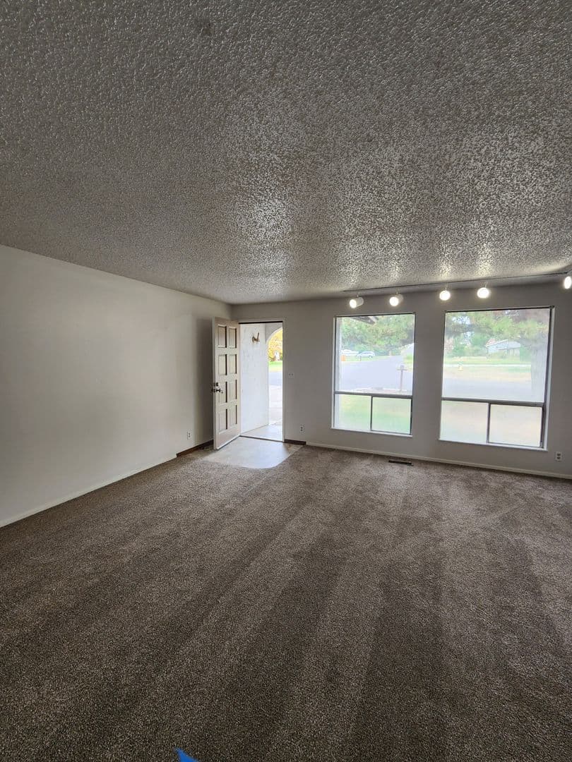 Yakima Apartment: 6104 W. Walnut