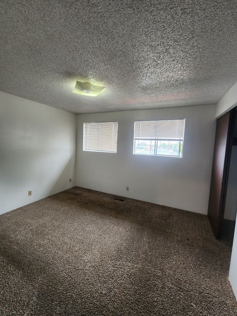Yakima Apartment: 2012 W. Lincoln Ave