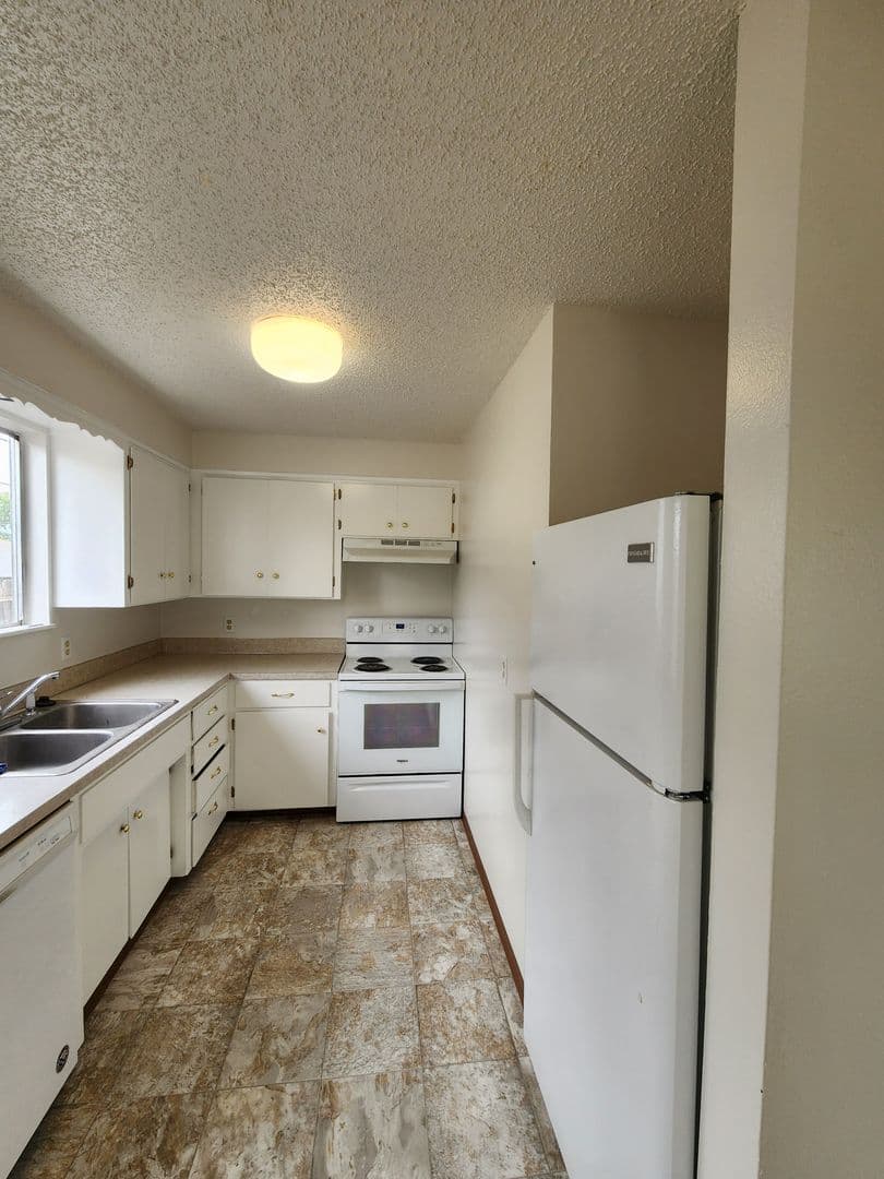 Yakima Apartment: 6104 W. Walnut
